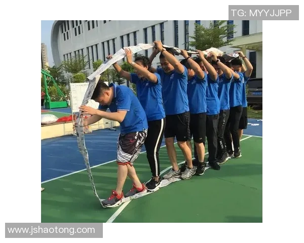 声色足球明星家庭照展现幸福生活与运动激情的完美结合